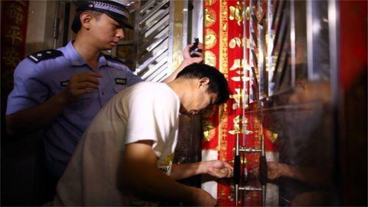 盐城请开锁师傅开了锁后，师傅为什么一般都不进门，就算主人请也不进去？